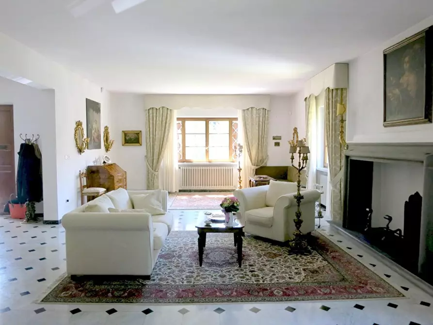 Immagine 7 di Villa in vendita  a Pescaglia