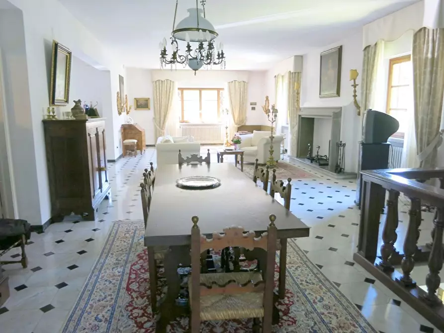 Immagine 2 di Villa in vendita  a Pescaglia