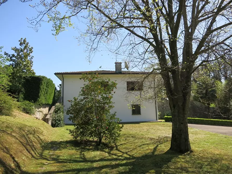 Immagine 43 di Villa in vendita  a Pescaglia
