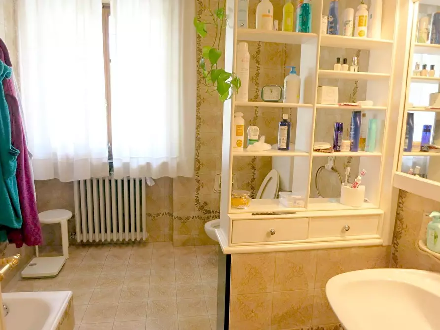 Immagine 13 di Villa in vendita  a Pescaglia