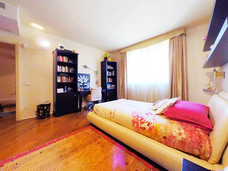 Immagine 9 di Villa in vendita  a Lucca