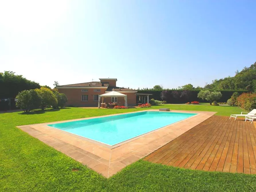 Immagine 19 di Villa in vendita  a Lucca