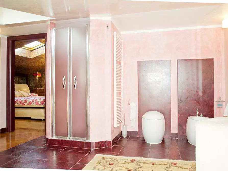 Immagine 10 di Villa in vendita  a Lucca