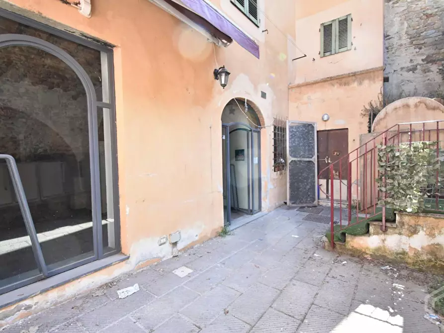 Immagine 20 di Locale commerciale in vendita  a Pisa