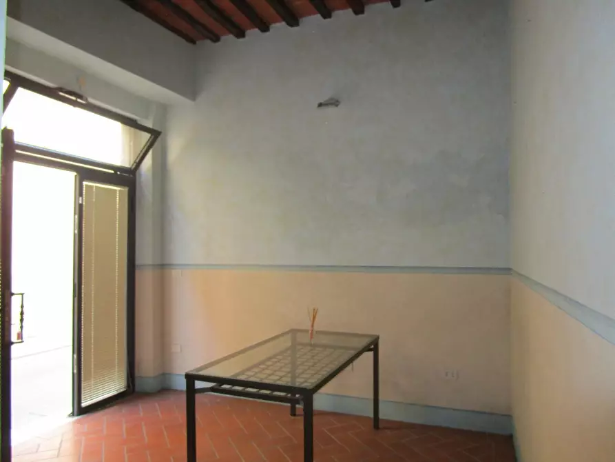 Immagine 1 di Locale commerciale in affitto  a Santa Croce Sull'arno