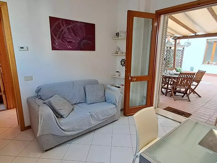 Immagine 2 di Appartamento in vendita  a Cecina