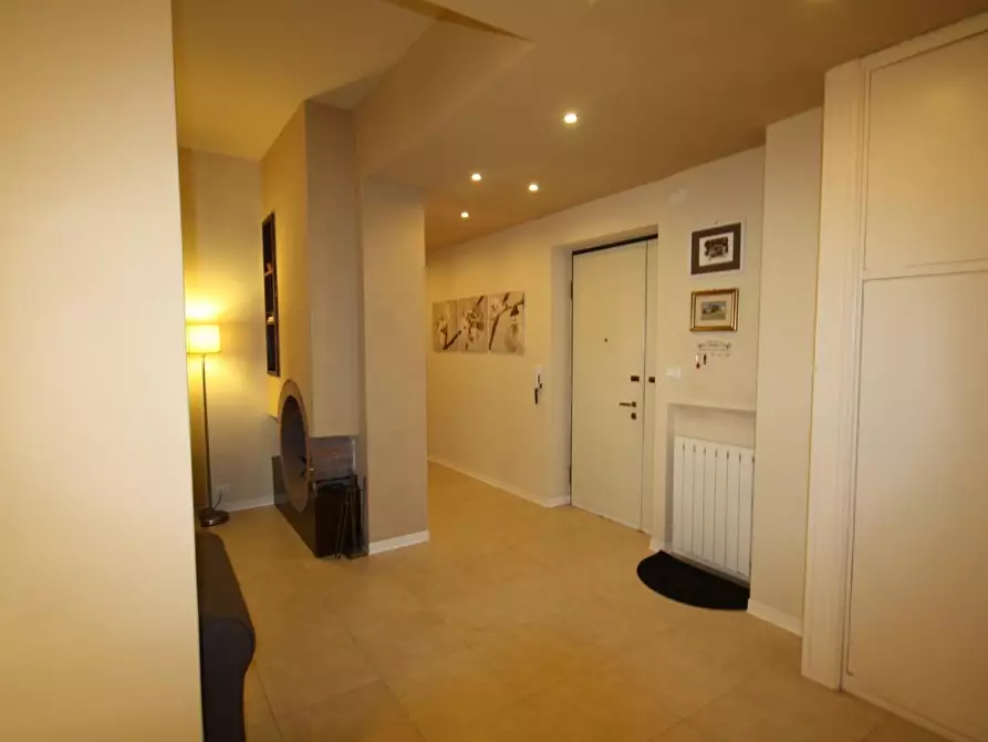 Immagine 16 di Appartamento in affitto  a Lucca