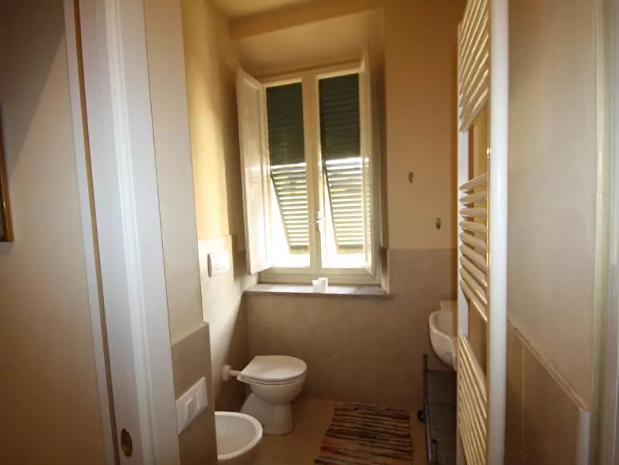 Immagine 10 di Appartamento in affitto  a Lucca