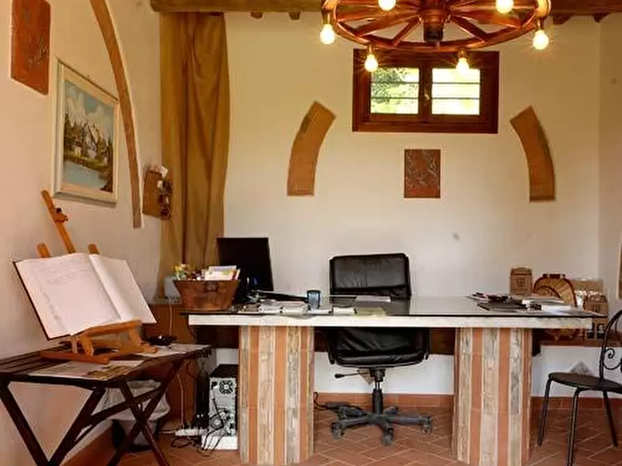 Immagine 25 di Casa colonica in vendita  a Palaia