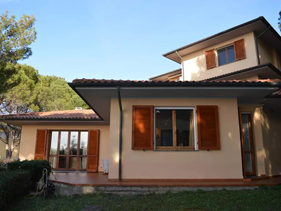 Immagine 1 di Villa in vendita  a Rosignano Marittimo