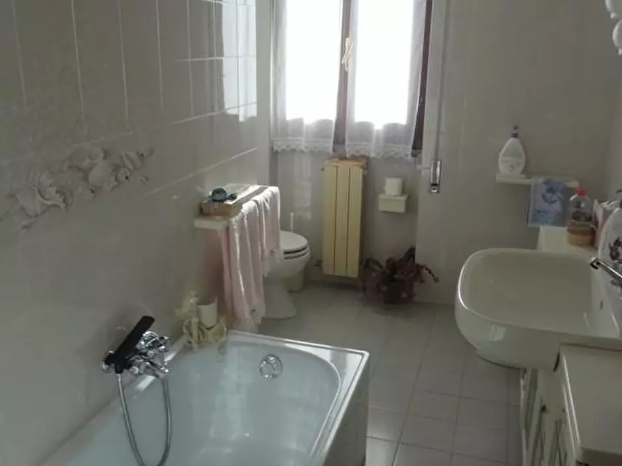 Immagine 11 di Casa semindipendente in vendita  a Carrara