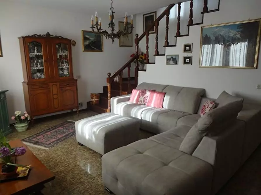 Immagine 3 di Casa semindipendente in vendita  a Carrara