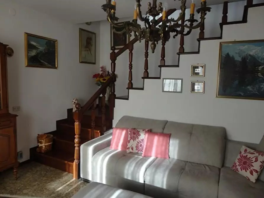 Immagine 5 di Casa semindipendente in vendita  a Carrara