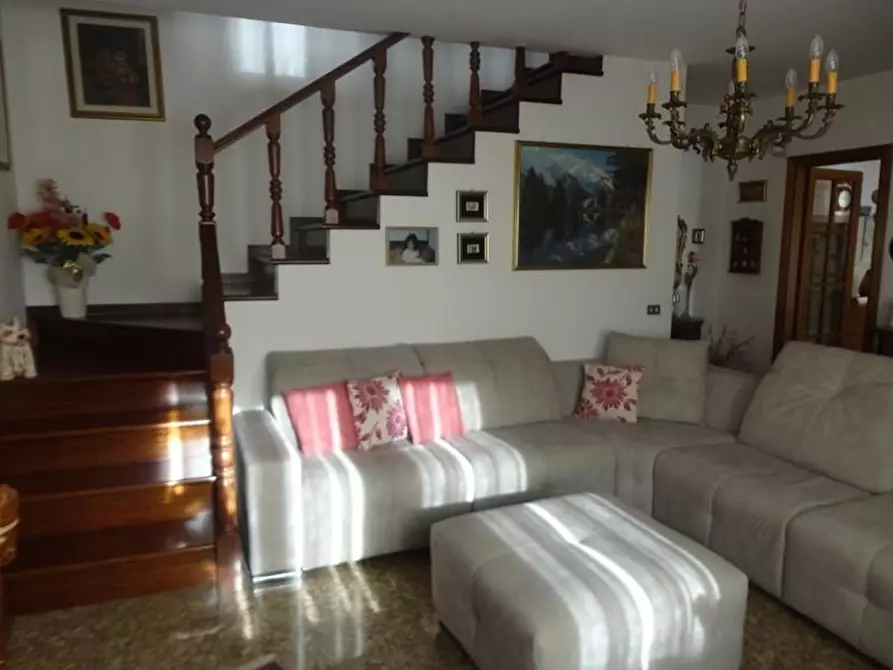 Immagine 4 di Casa semindipendente in vendita  a Carrara