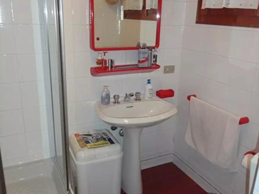 Immagine 24 di Casa semindipendente in vendita  a Carrara