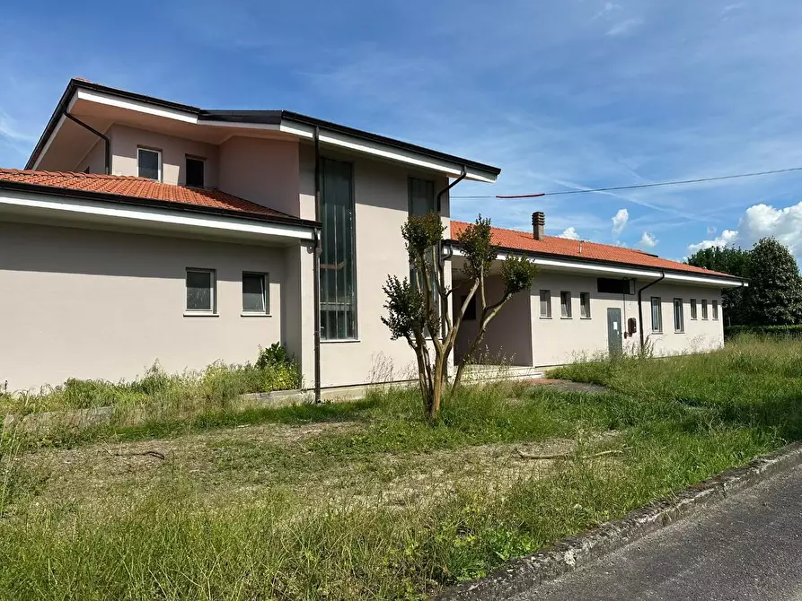 Immagine 1 di Locale commerciale in vendita  a Capannori