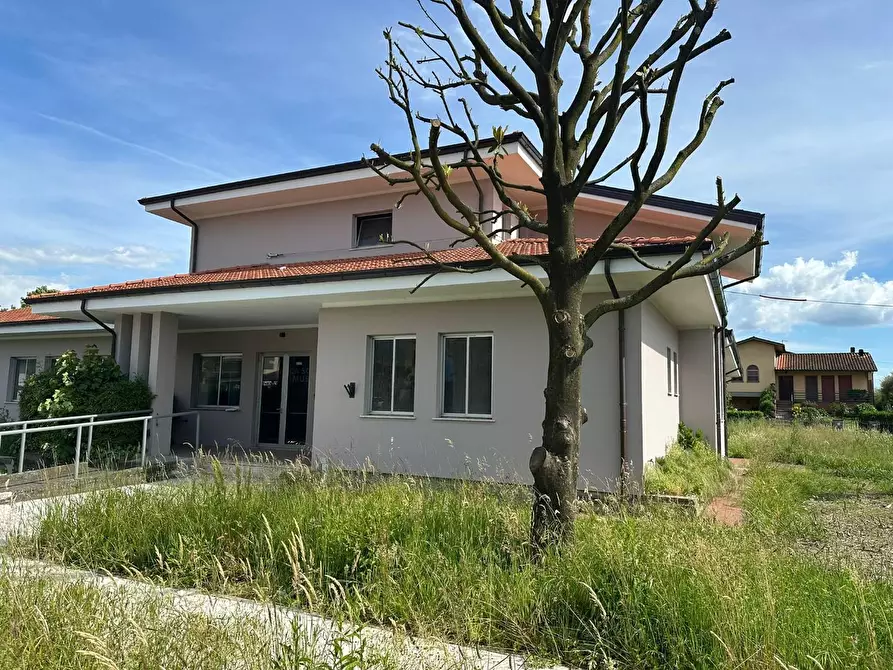 Immagine 6 di Locale commerciale in vendita  a Capannori