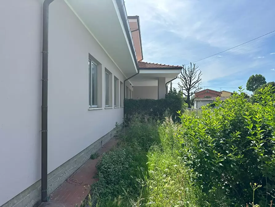 Immagine 3 di Locale commerciale in vendita  a Capannori