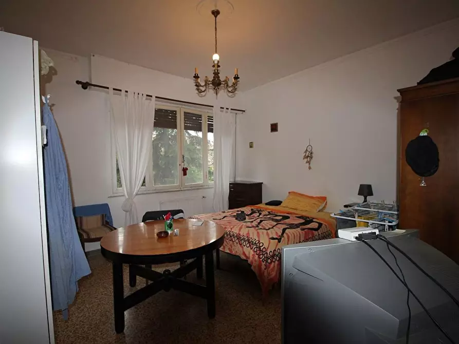 Immagine 13 di Villa in vendita  a Siena