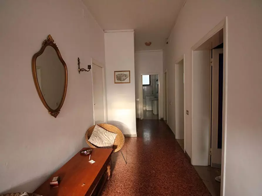 Immagine 15 di Villa in vendita  a Siena
