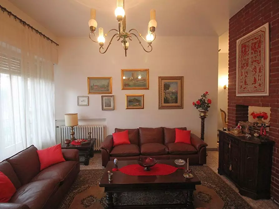 Immagine 3 di Villa in vendita  a Siena