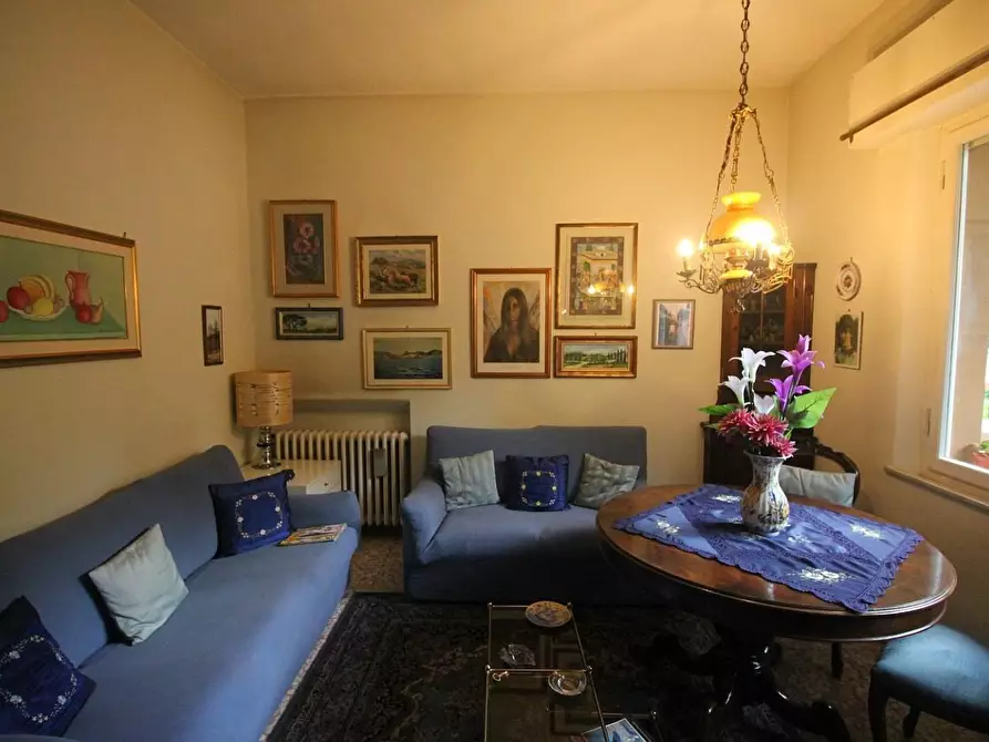 Immagine 9 di Villa in vendita  a Siena