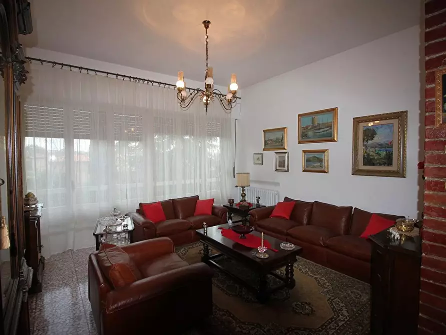 Immagine 8 di Villa in vendita  a Siena