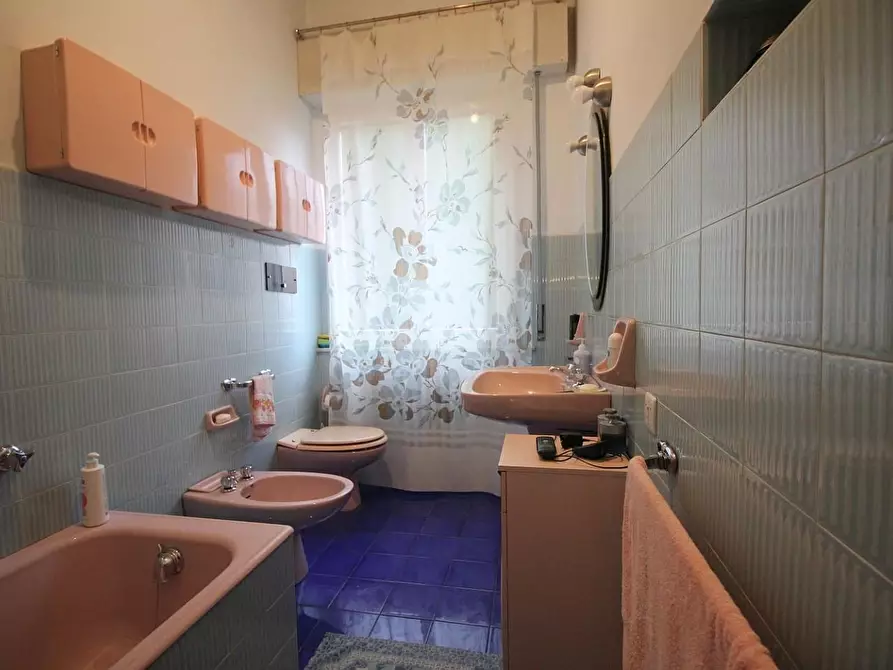 Immagine 11 di Villa in vendita  a Siena