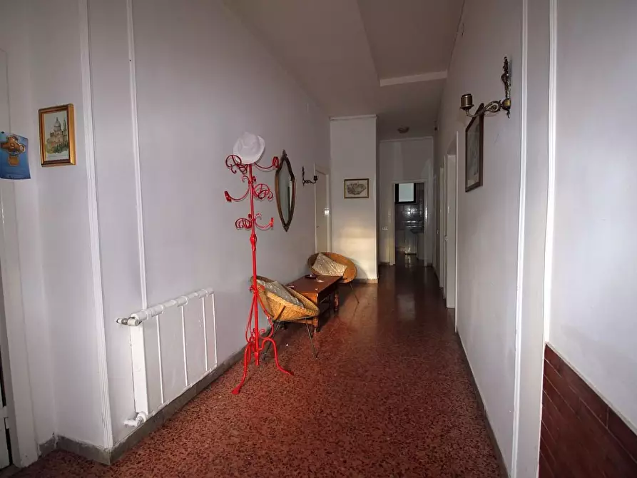 Immagine 14 di Villa in vendita  a Siena