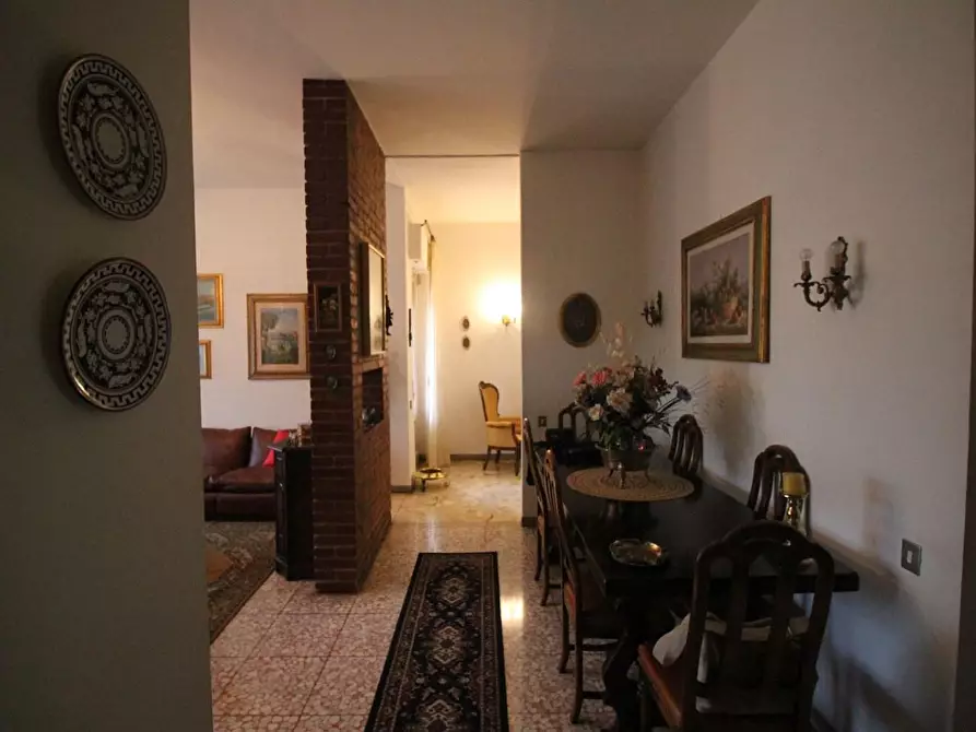 Immagine 6 di Villa in vendita  a Siena