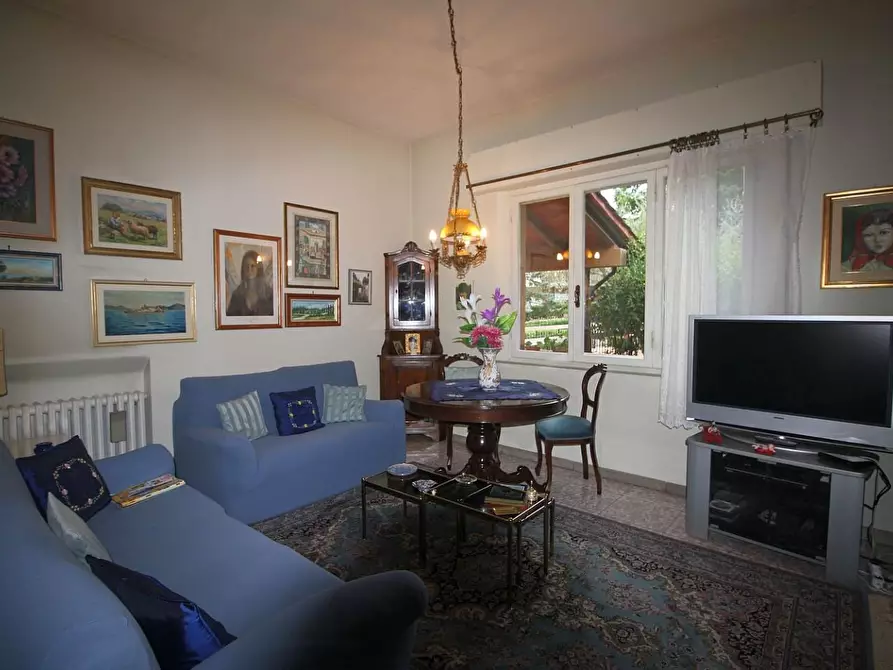 Immagine 4 di Villa in vendita  a Siena