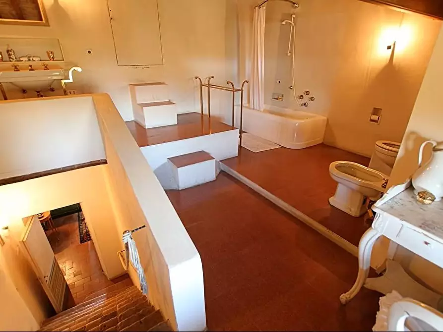 Immagine 9 di Villa in vendita  a Fucecchio