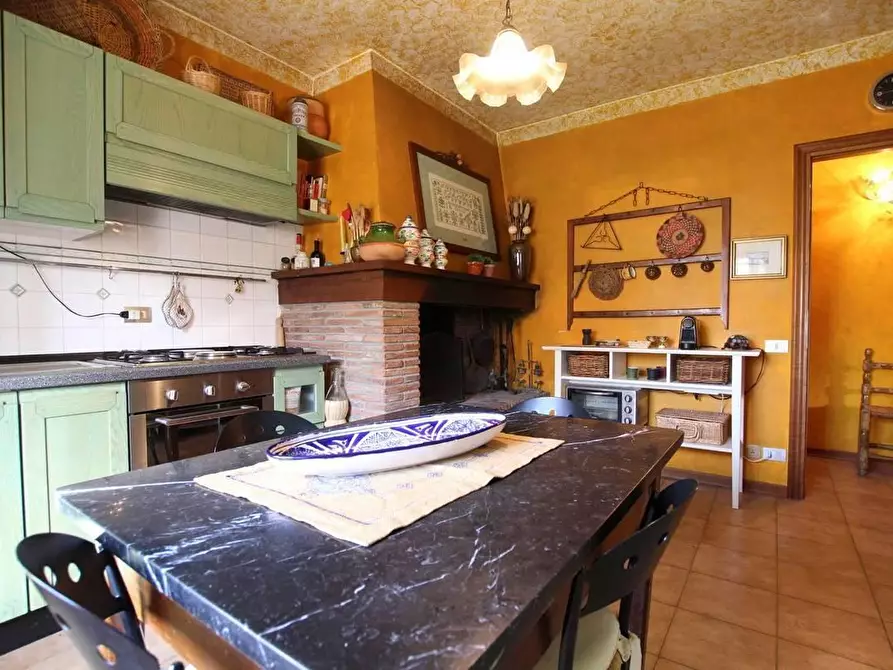 Immagine 11 di Casa colonica in vendita  a Gambassi Terme