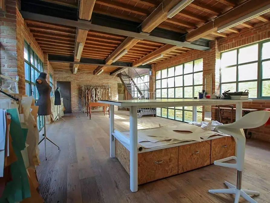 Immagine 8 di Casa colonica in vendita  a Gambassi Terme