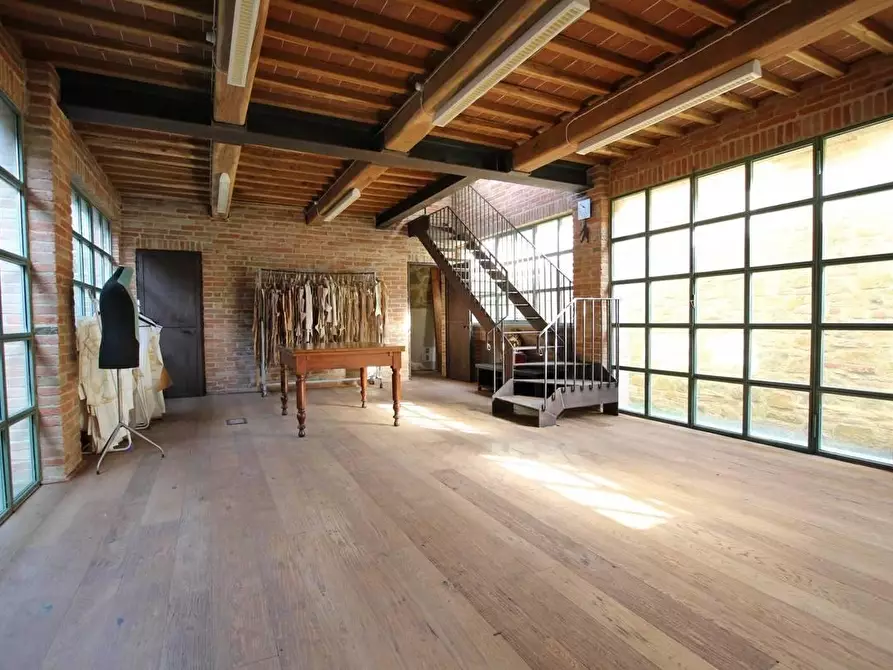 Immagine 9 di Casa colonica in vendita  a Gambassi Terme