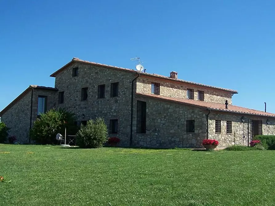 Immagine 2 di Casa colonica in vendita  a Volterra