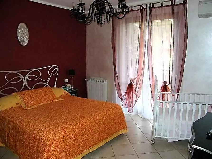 Immagine 7 di Casa semindipendente in vendita  a Massa