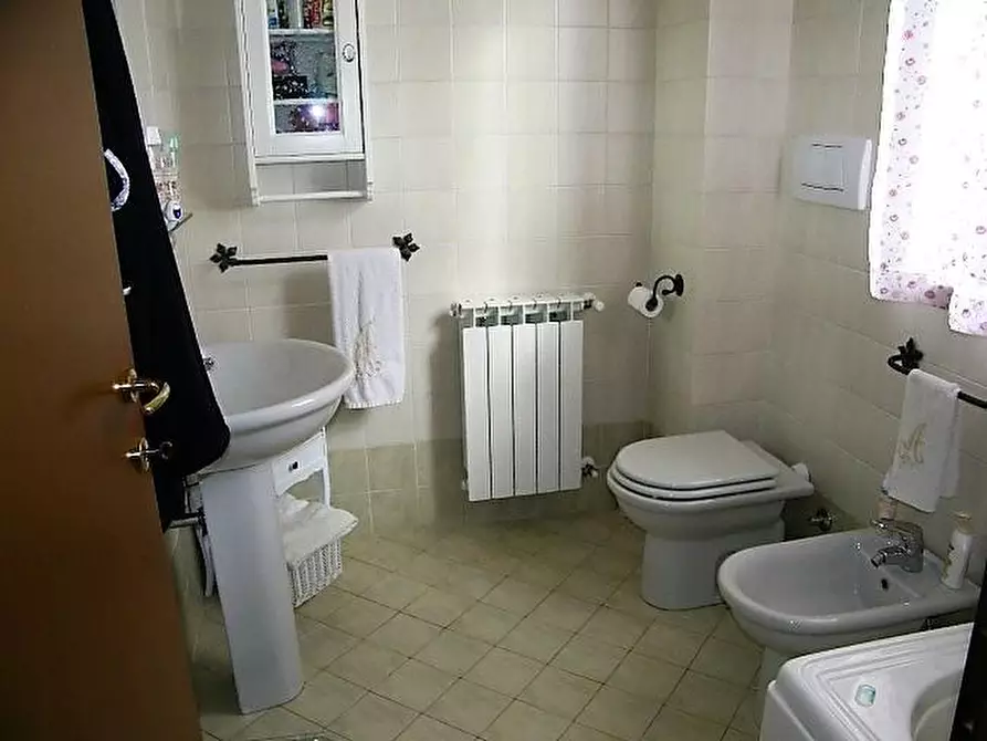 Immagine 9 di Casa semindipendente in vendita  a Massa