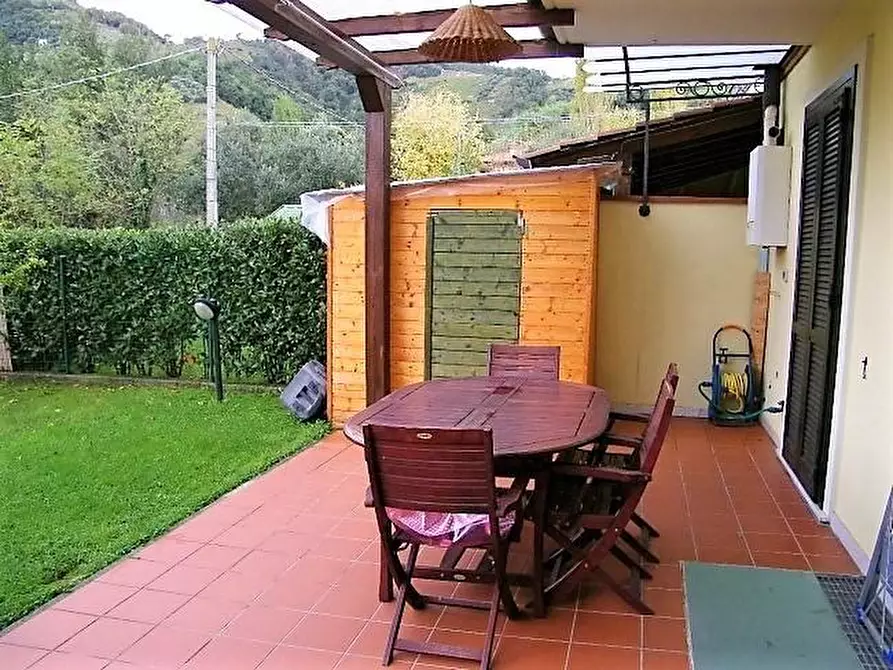 Immagine 3 di Casa semindipendente in vendita  a Massa