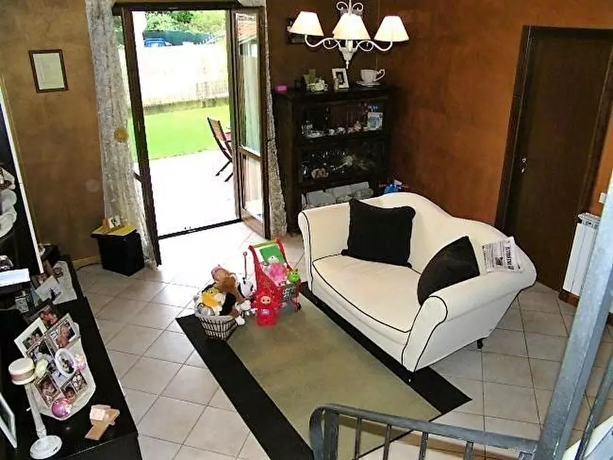 Immagine 11 di Casa semindipendente in vendita  a Massa