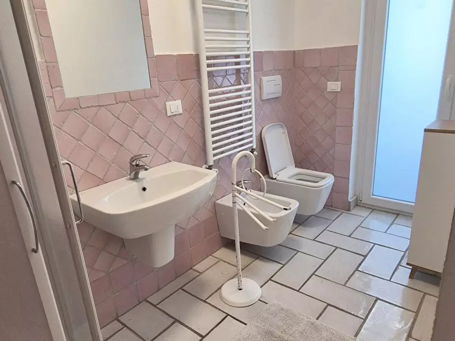 Immagine 63 di Appartamento in affitto  a Viareggio