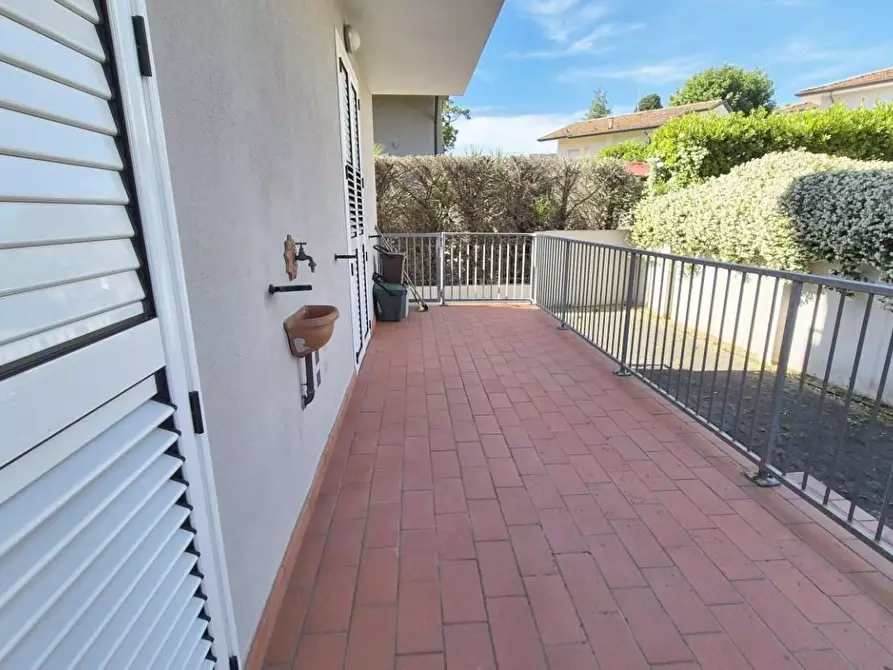 Immagine 11 di Appartamento in affitto  a Viareggio