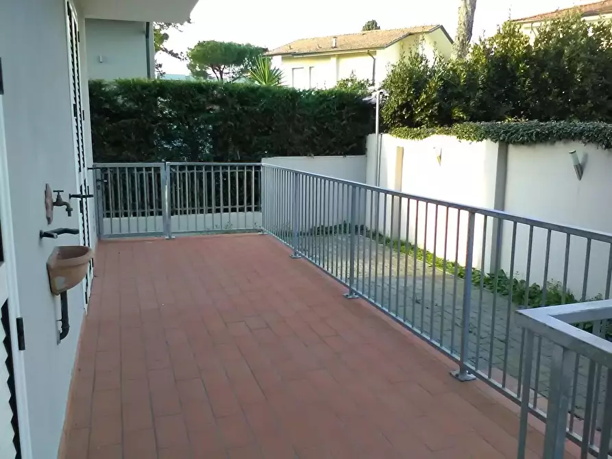 Immagine 13 di Appartamento in affitto  a Viareggio