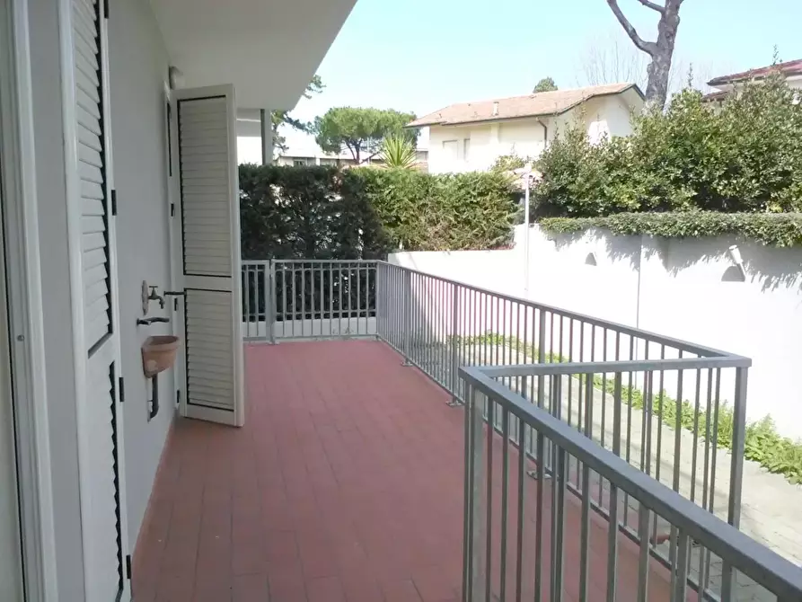 Immagine 12 di Appartamento in affitto  a Viareggio