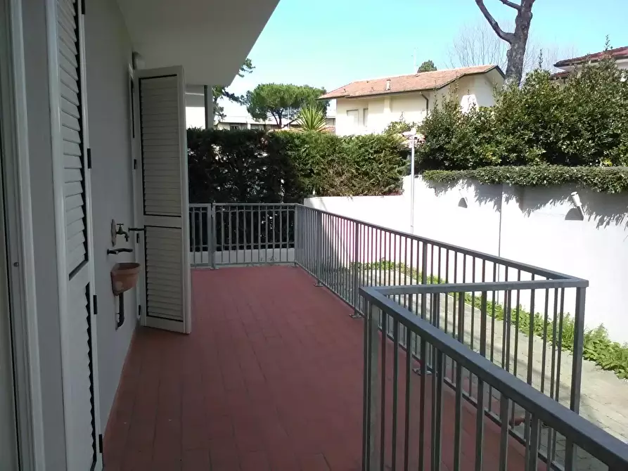 Immagine 14 di Appartamento in affitto  a Viareggio
