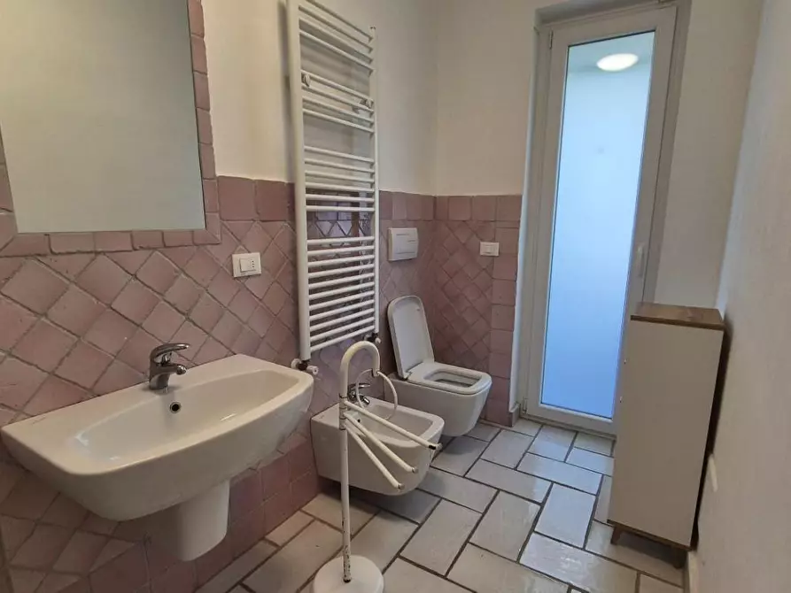 Immagine 64 di Appartamento in affitto  a Viareggio