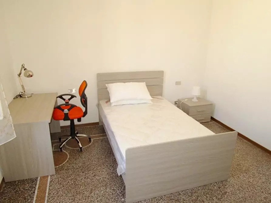 Immagine 11 di Appartamento in affitto  a Pisa