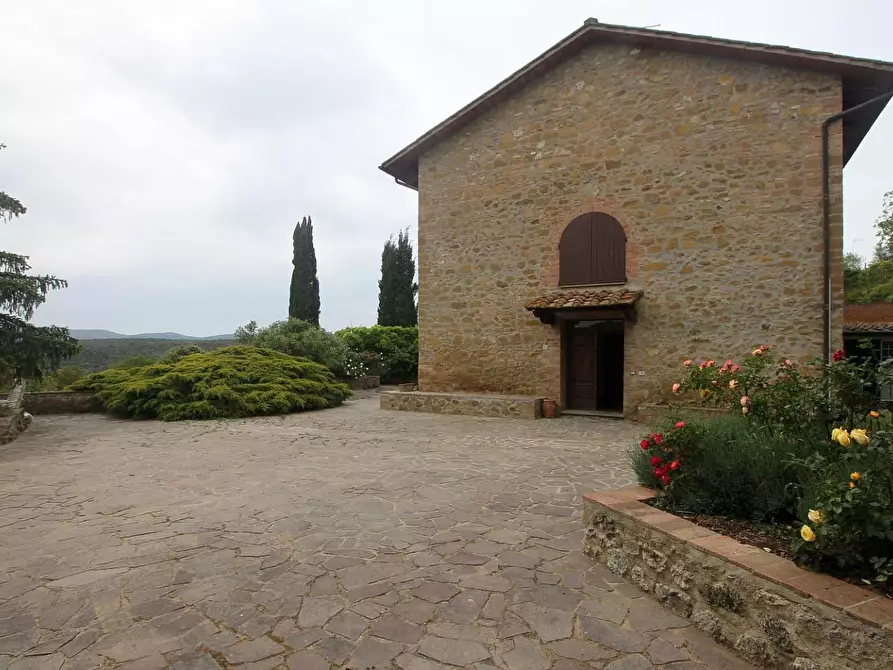 Immagine 1 di Casa indipendente in vendita  a Siena