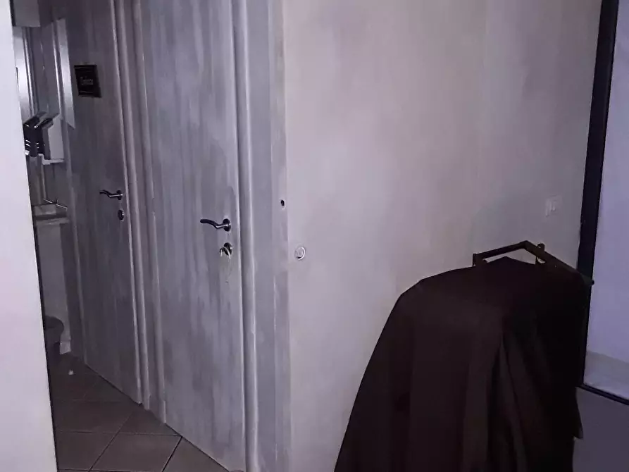 Immagine 5 di Locale commerciale in vendita  a Massa