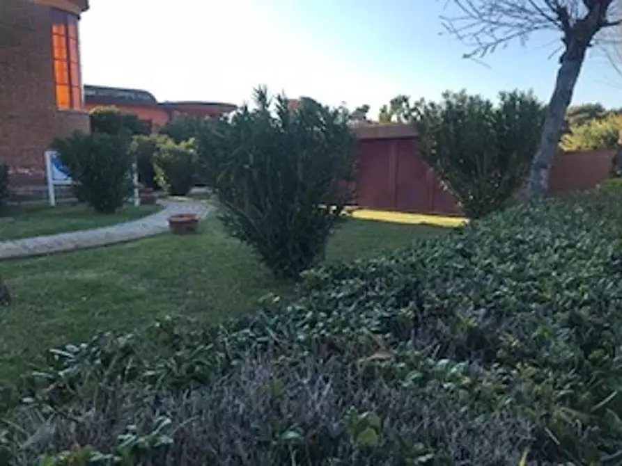 Immagine 2 di Villa in vendita  a Pisa